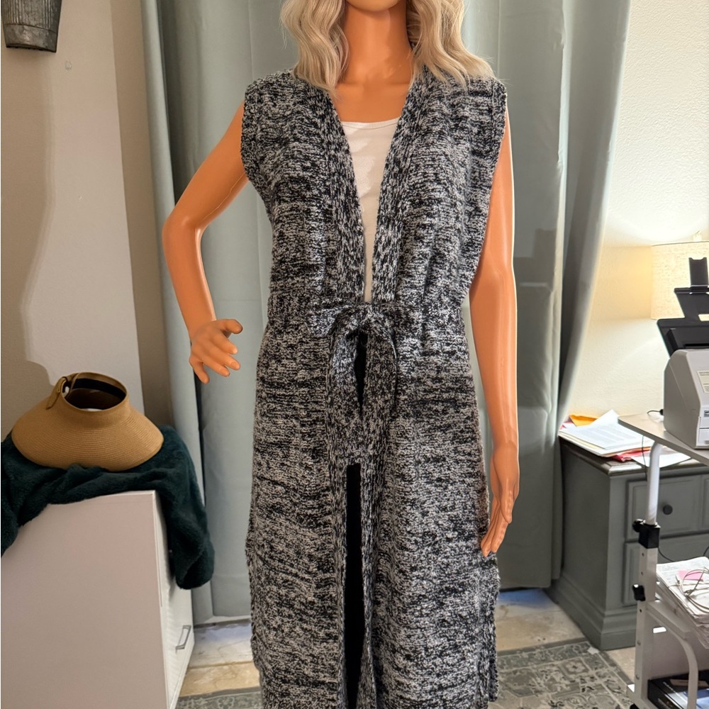 Women's Gray Sleeveless Knit Sweater